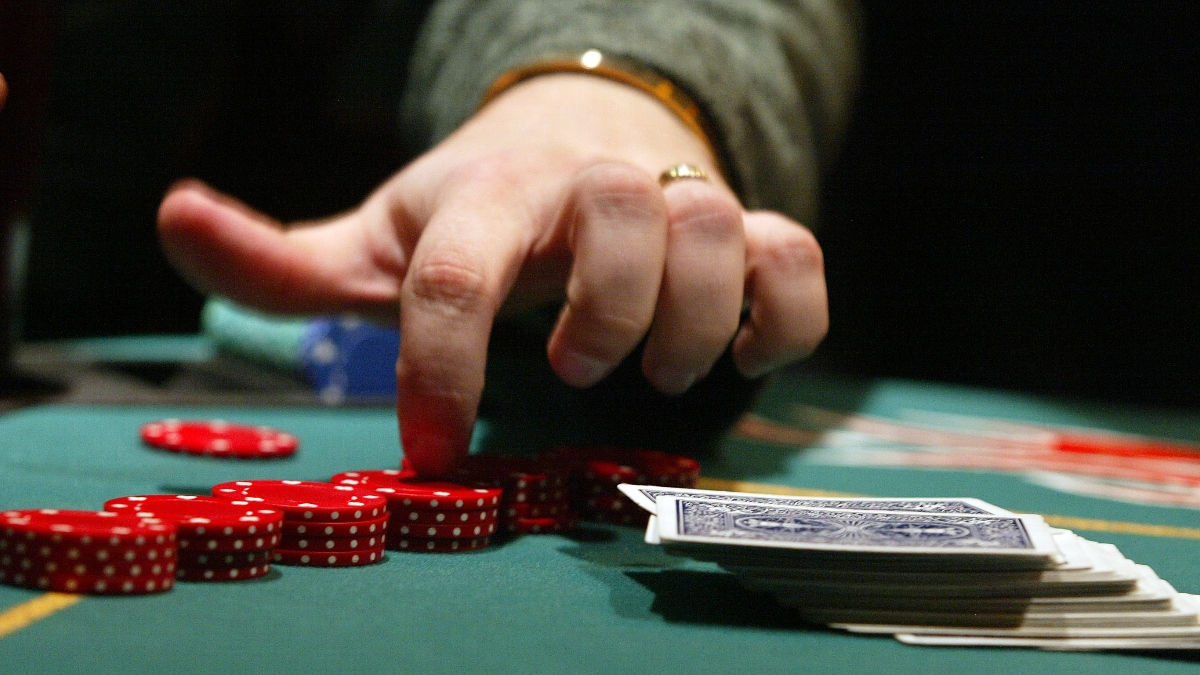 Learn to Play Poker Right – “Texas Hold Em”